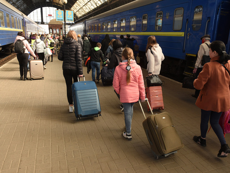 Safety at train stations: what not to take on a train during martial law